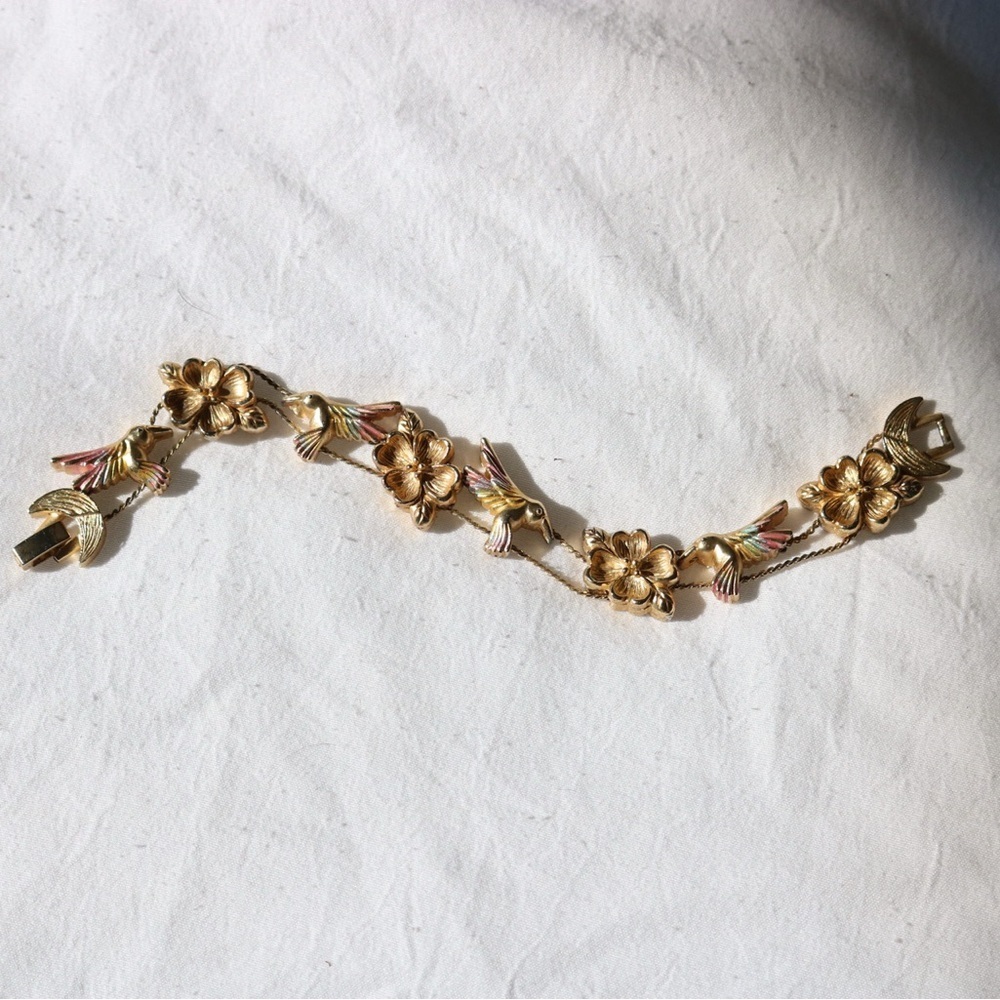 Vintage | Elegant Gold Floral Hummingbird Floral Gold tone Bracelet